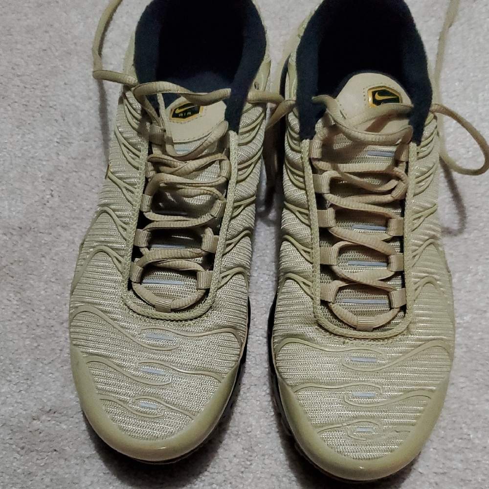 Nike Men's Beige Athletic Shoes